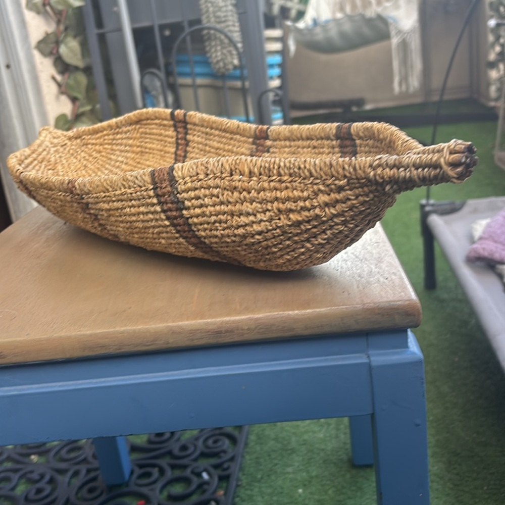 Vintage Ethiopian Gambela Canoe-Shaped Basket - Picture 6 of 6